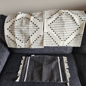 Source Unknown Black and White Textured Throws